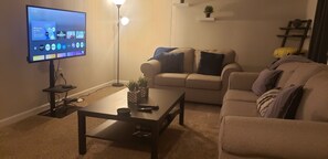 Living area - Spacious Home Away from Home in the middle of the city (Atlanta)