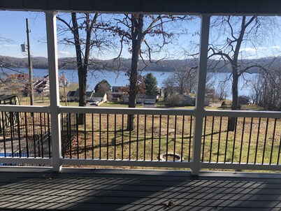 Claytor Lake Lakeview Home
