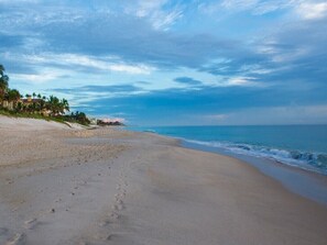 靠近海滩