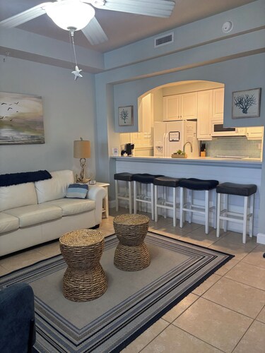 RELAX and Save! Escape on sunny Fort Myers Beach in a 2BR/2BA w/ Pool/ Gulf view