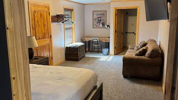 6 bedrooms, free WiFi, bed sheets
