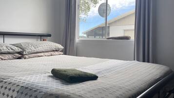 4 bedrooms, iron/ironing board, free WiFi, bed sheets