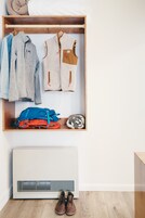 Cortinas blackout, wifi gratis y ropa de cama 