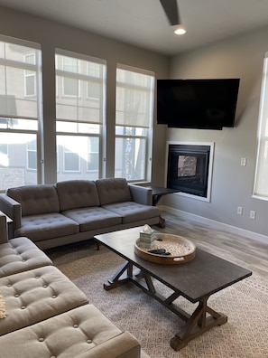 Living area - Canyon Vacation home (Salt Lake City)