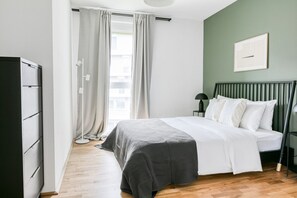 3 bedrooms, iron/ironing board, WiFi, bed sheets - Lovely Donaustadt 3BR steps from Seepark, near Metro U2, by Blueground (Vienna)