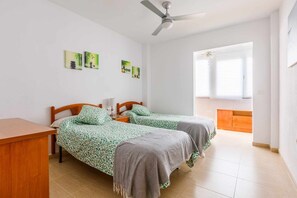 2 bedrooms, iron/ironing board, free WiFi, bed sheets