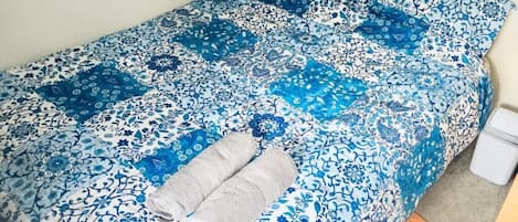 5 bedrooms, free WiFi, bed sheets
