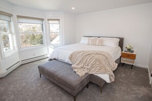 4 bedrooms, desk, free WiFi, bed sheets