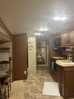 Fridge, microwave, oven, stovetop - Quiet Getaway in Beautiful North Carolina!! (Grifton)
