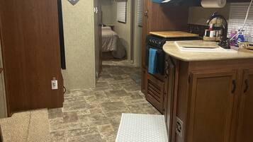 冰箱、微波炉、烤箱、炉灶