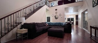 Mountain Escape: Sleeps Multiple Families with Pool Table & Game Room