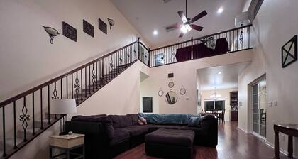 Mountain Escape: Sleeps Multiple Families with Pool Table & Game Room