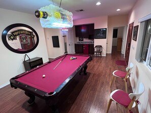 Games room - Mountain Escape: Sleeps Multiple Families with Pool Table & Game Room (Running Springs)