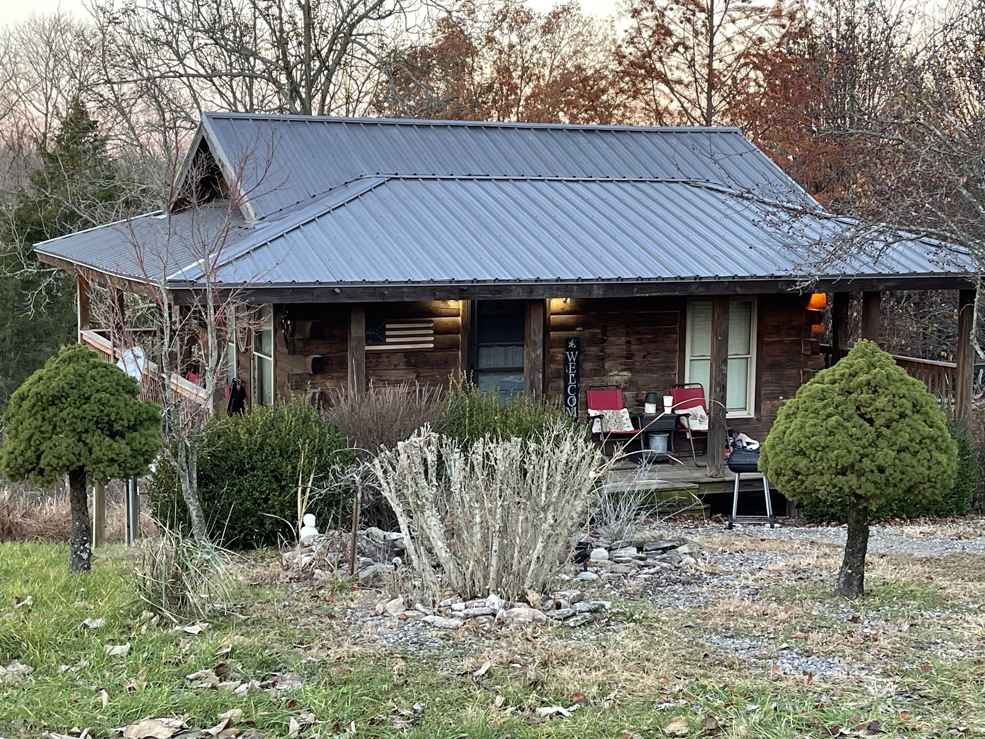 Tiny Cabin where you can enjoy wildlife, sounds of nature and Relaxation!!