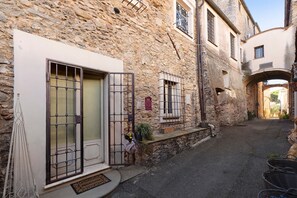 Exterior detail - Apartment "Residenza Stoechas" with Sea View, Wi-Fi, Garden & Terrace (Albenga)