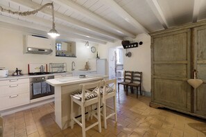 Refrigerador, horno, parrilla de estufa y tostadora