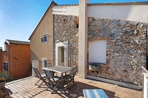 Outdoor dining - Apartment "Residenza Stoechas" with Sea View, Wi-Fi, Garden & Terrace (Albenga)