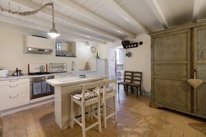 Refrigerador, horno, placa de cocina, tostadora