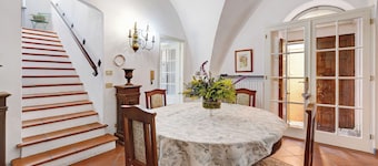 Ferienwohnung "Residenza Stoechas White" mit WLAN, Garten und Terrasse