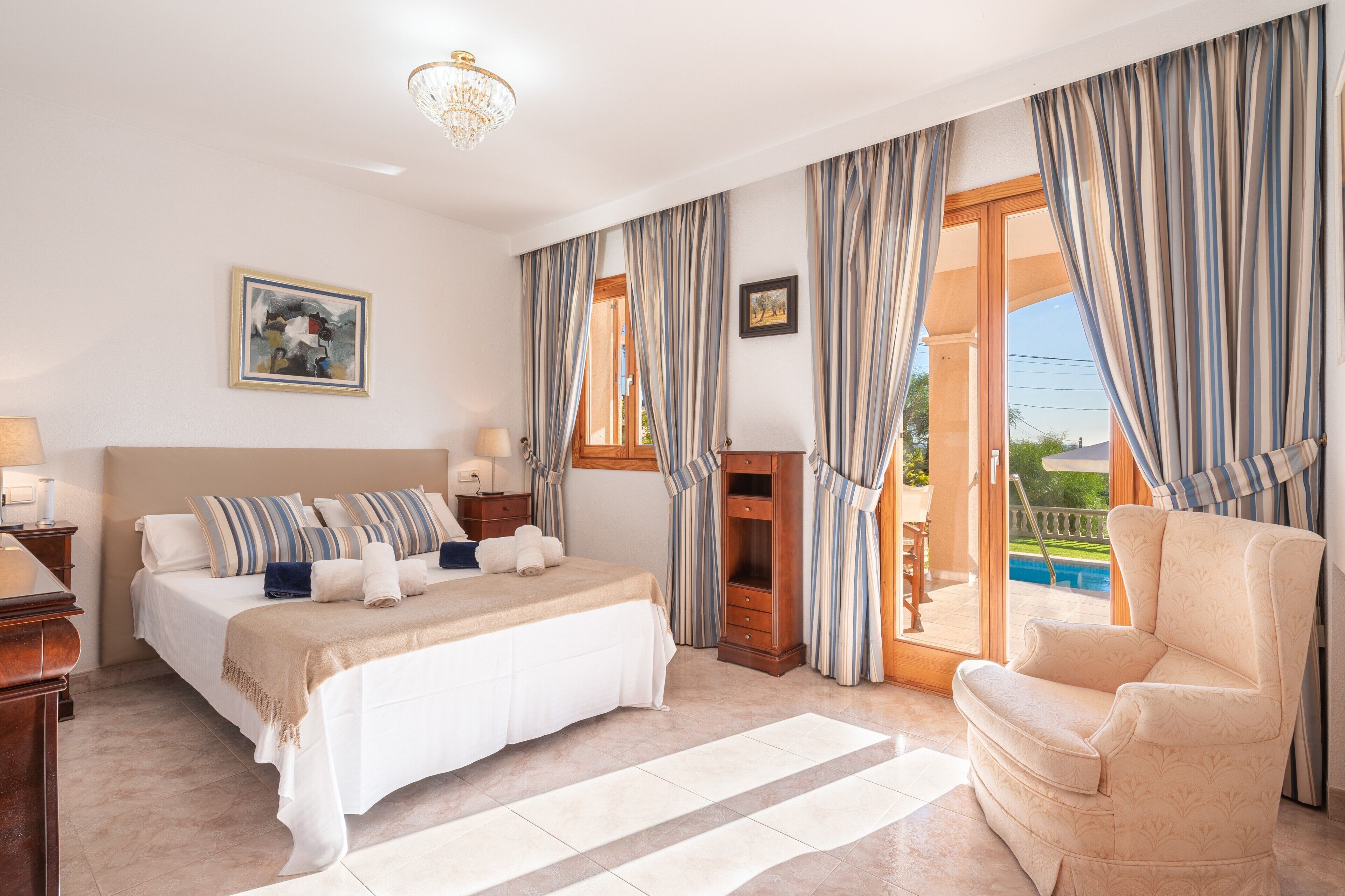 5 bedrooms, iron/ironing board, free WiFi, bed sheets