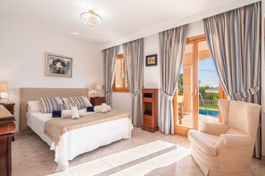 5 chambres, fer et planche à repasser, Wi-Fi gratuit, draps fournis