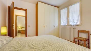 2 dormitorios, tabla de planchar con plancha, wifi gratis y ropa de cama