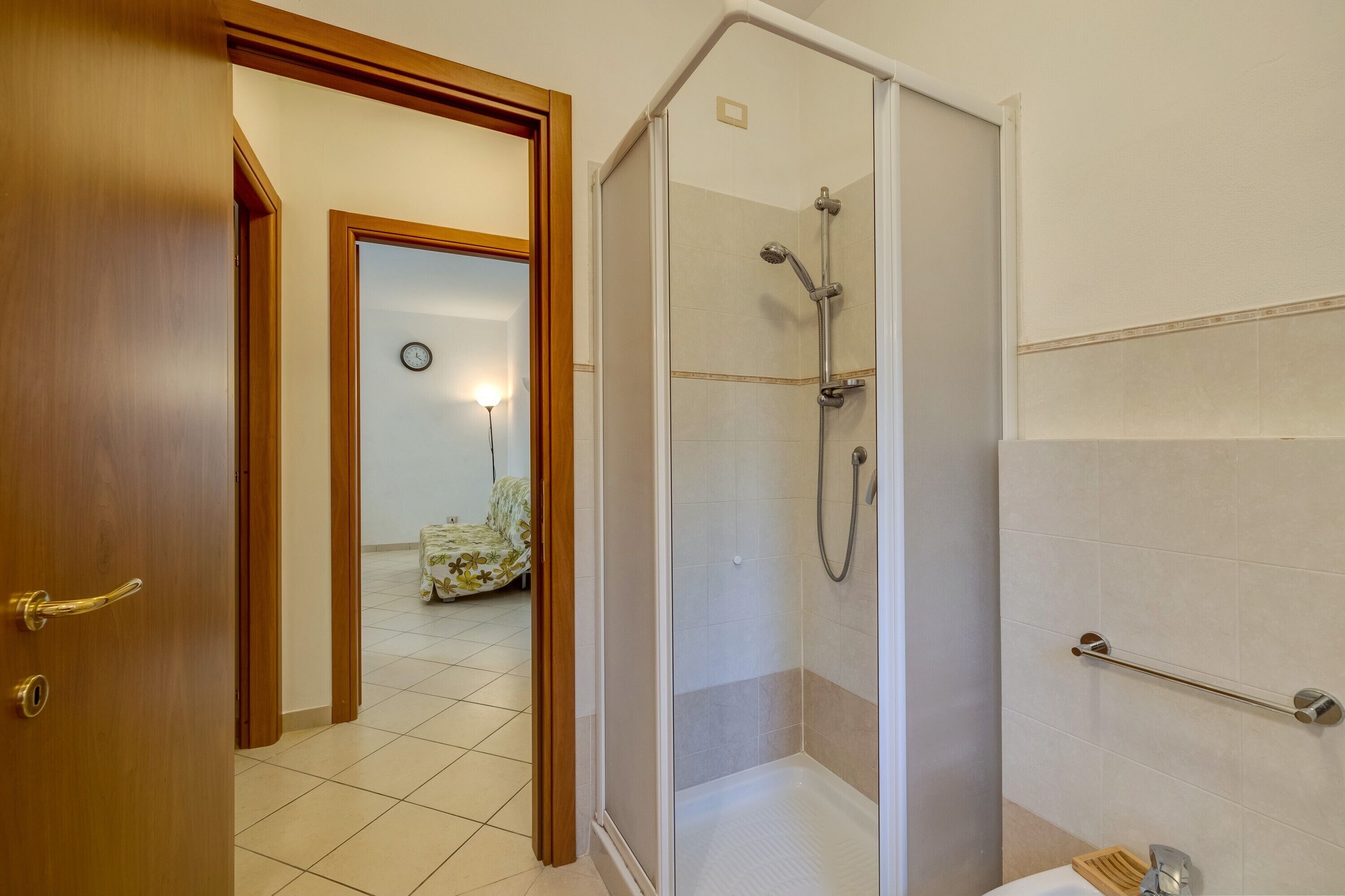 Shower, towels