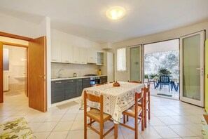 Dining - Apartment 'Succu La Taggiasca' with Mountain View & Terrace (Stellanello)