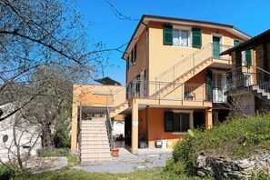 Exterior - Apartment 'Pana La Taggiasca' with Mountain View (Stellanello)