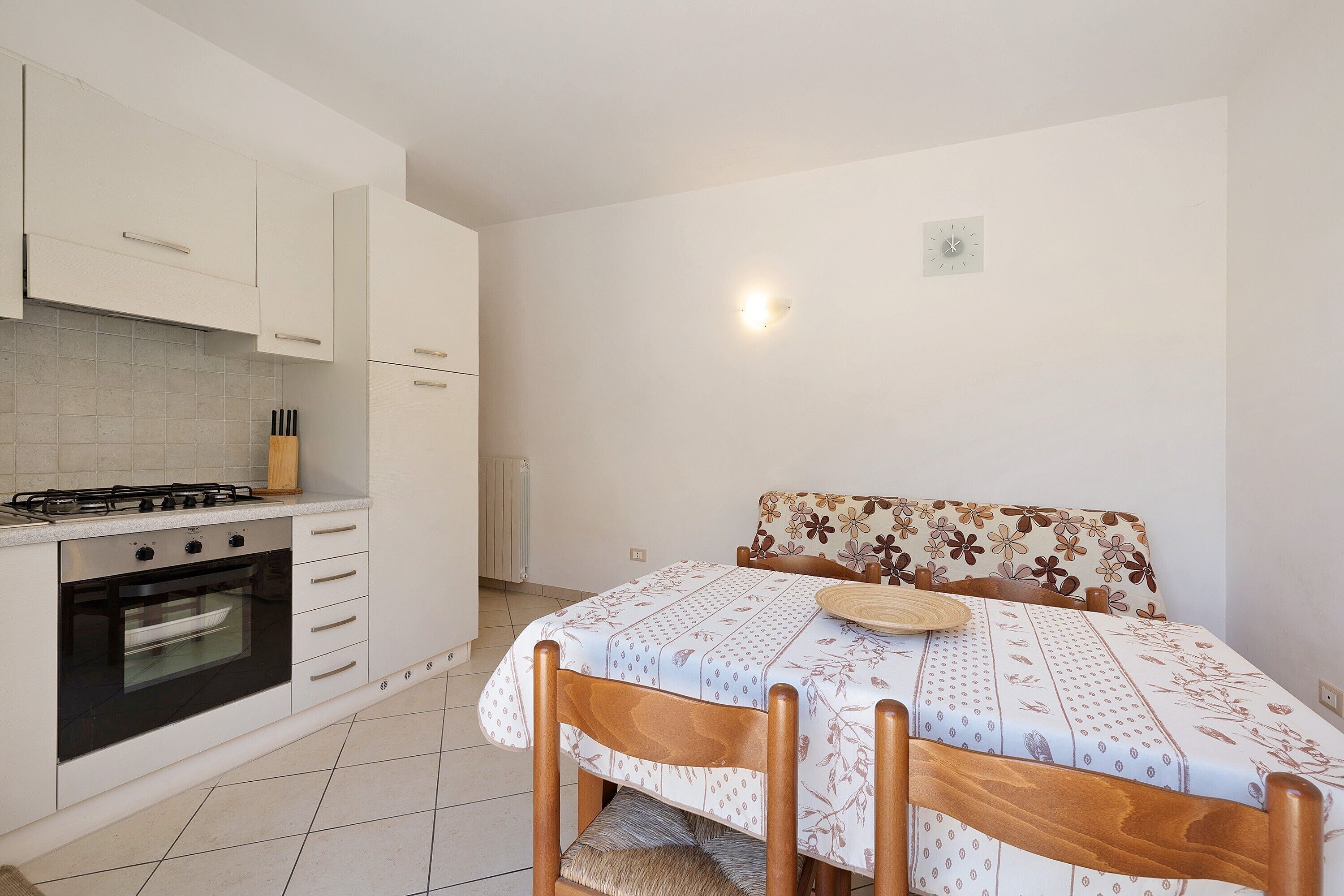 Frigorifero, forno, piano cottura, tostapane