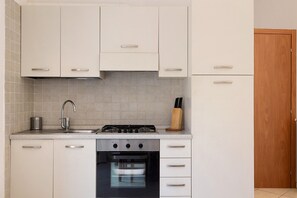 Refrigerador, horno, parrilla de estufa y tostadora 