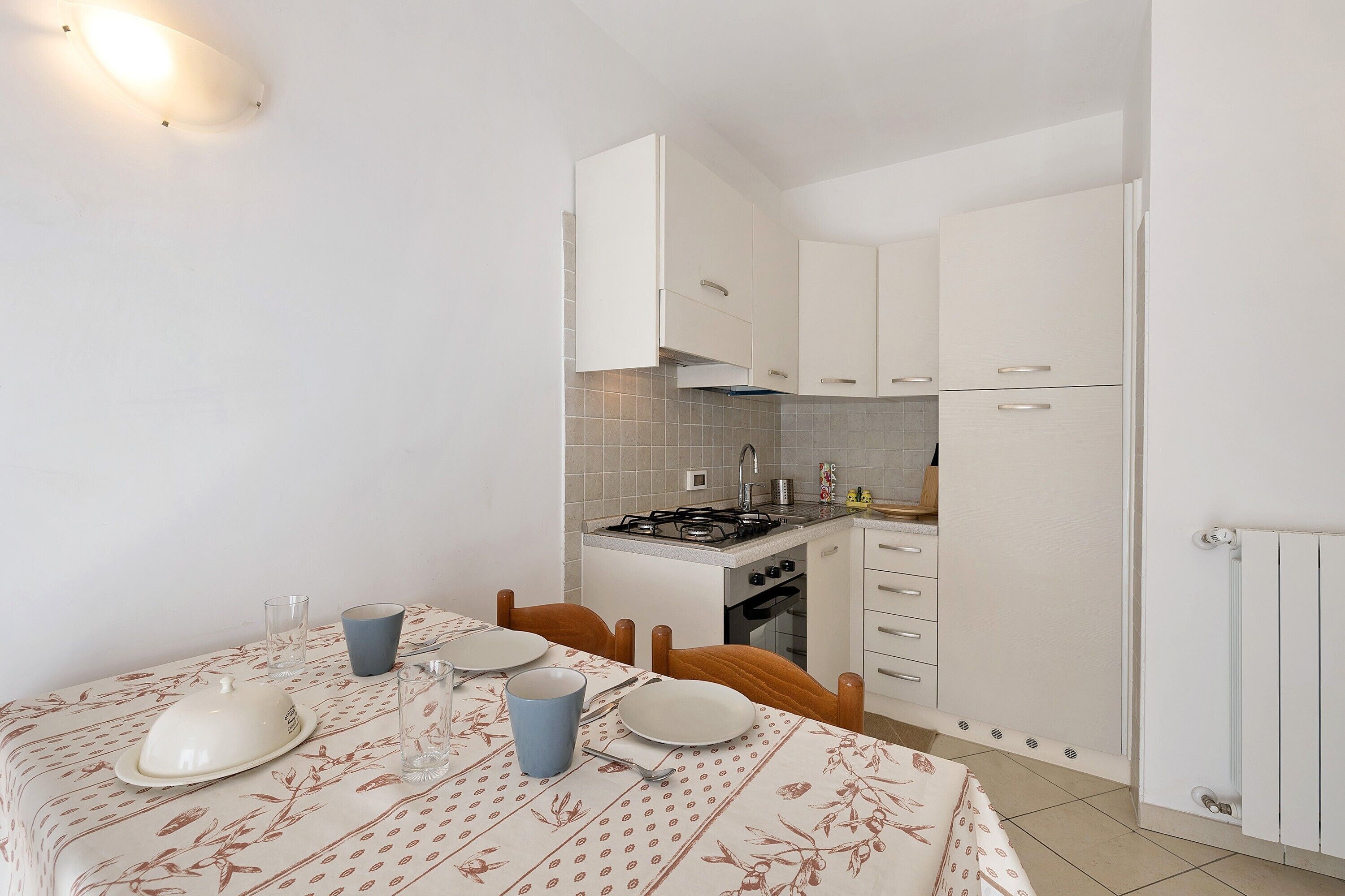 Frigorifero, forno, piano cottura, tostapane