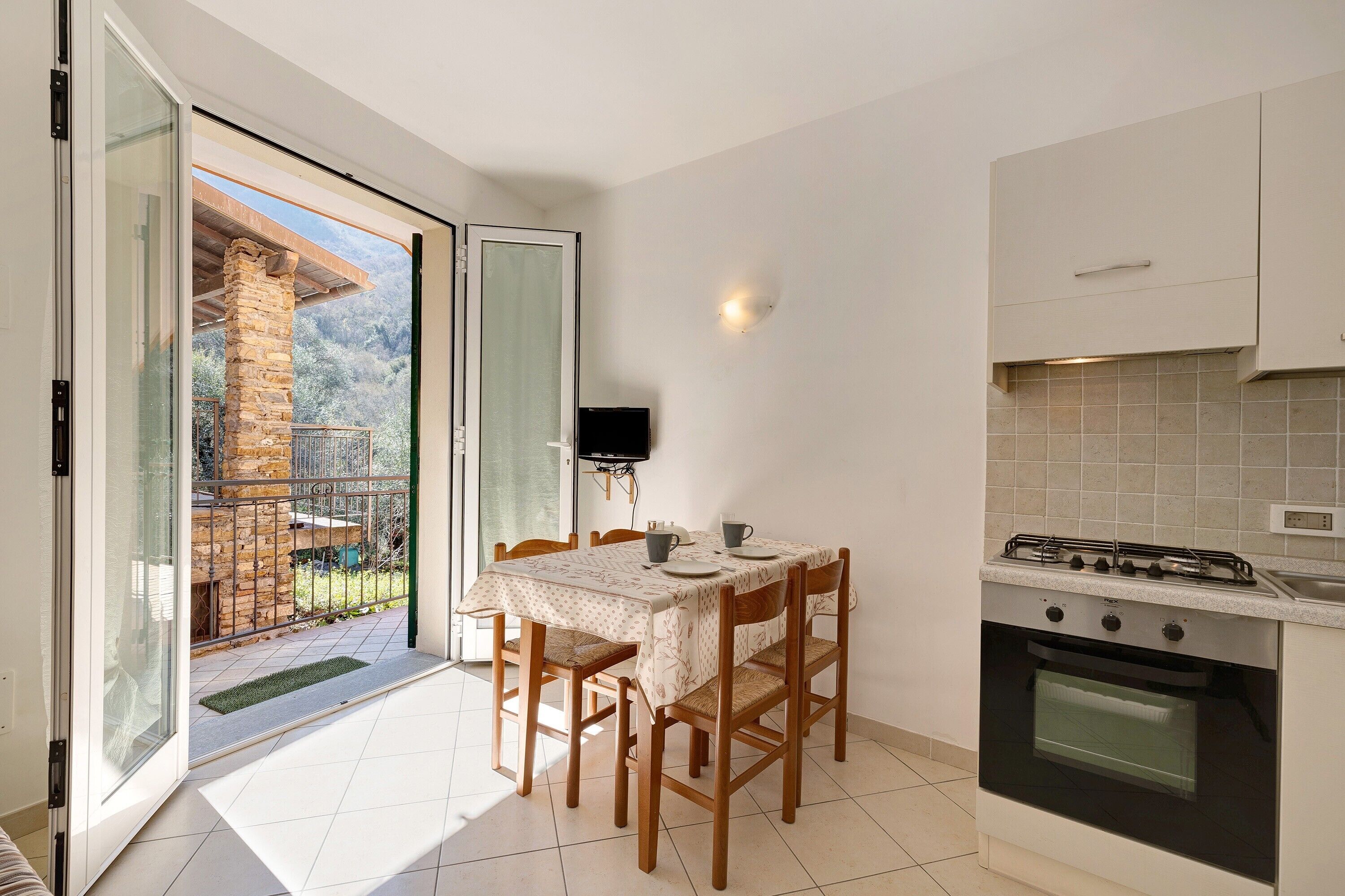 Réfrigérateur, four, plaque de cuisson, grille-pain