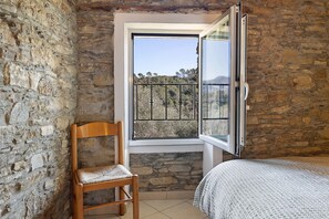1 bedroom, iron/ironing board, free WiFi, bed sheets - Apartment 'Ramma La Taggiasca' with Mountain View & Balcony (Stellanello)