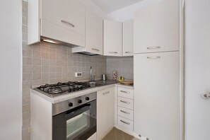 Geladeira, fogão, cooktop, torradeira