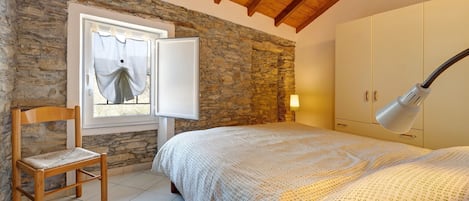 1 dormitorio, tabla de planchar con plancha, wifi gratis y ropa de cama