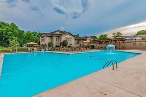 Piscine couverte, piscine extérieure