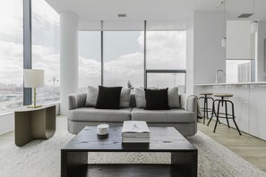 テレビ、ステレオ