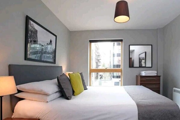 2 bedrooms, iron/ironing board, WiFi, bed sheets