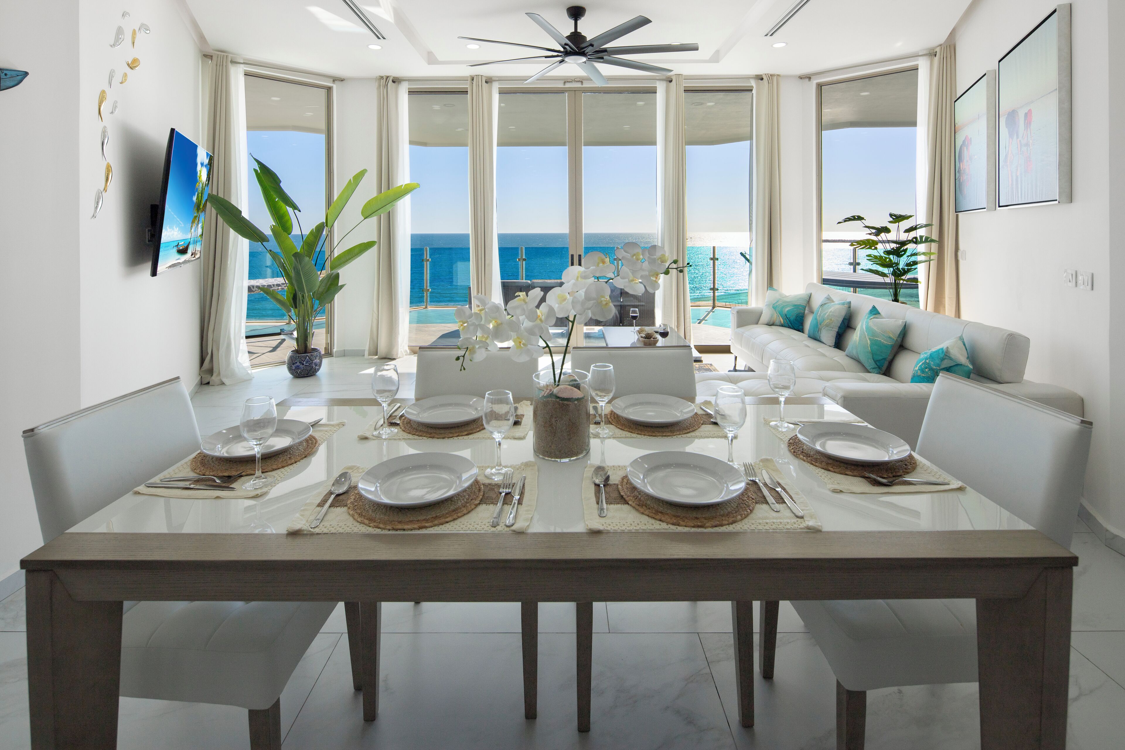 Apartamento ejecutivo, 3 habitaciones, vistas al mar | Zona de estar | Una televisión
