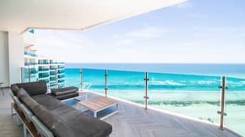 Executive Condo, 3 Bedrooms, Ocean View | Balcony