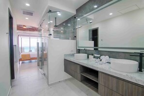 Bathroom - Hotel Esmeralda Beach Resort (Puerto Peñasco)