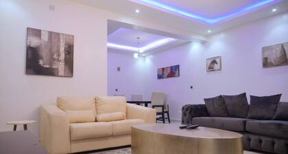 Luxury House - Sleeps 8 & Free Parking