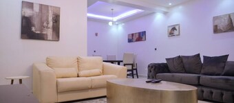 Luxury House - Sleeps 8 & Free Parking