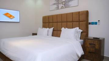 4 bedrooms, iron/ironing board, WiFi, bed sheets