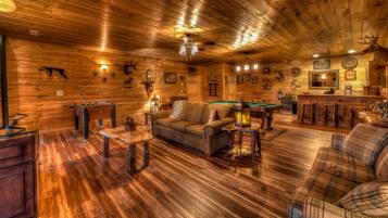 Rumah, 5 kamar tidur, pemandangan gunung | Ruang keluarga