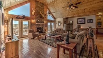 House, 5 Bedrooms, Mountain View | Living room