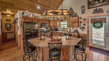 House, 5 Bedrooms, Mountain View | Private kitchen