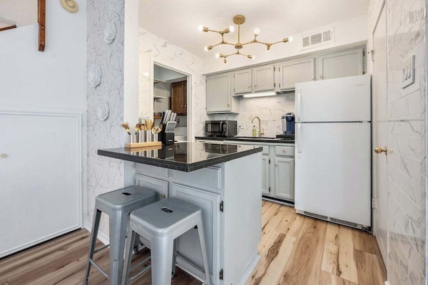 KĂŒhlschrank, Mikrowelle, Ofen, Herdplatte