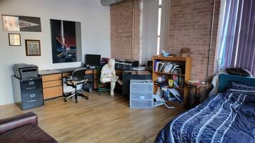 2 bedrooms, desk, free WiFi, bed sheets